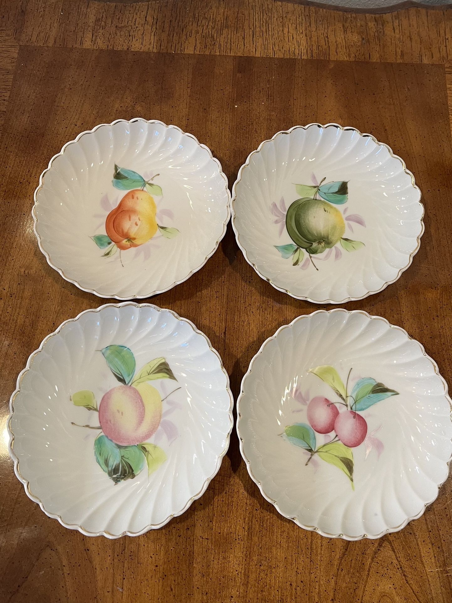 Vintage Fruit Design Dishes (Set of 4) - Elegant and Unique