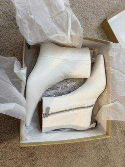 Michael KORS Cosmo Leather Kitten Boot