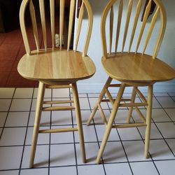 2 Rotatable Chairs With Covers