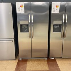 Frigidaire Stainless Steel Side By Side Refrigerator‼️‼️