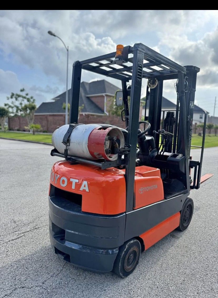 2009 TOYOTA FORKLIFT
