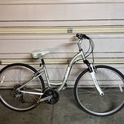 Fuji Crosstown 2.0 Hybrid Lady Bike – EXCELLENT Condition