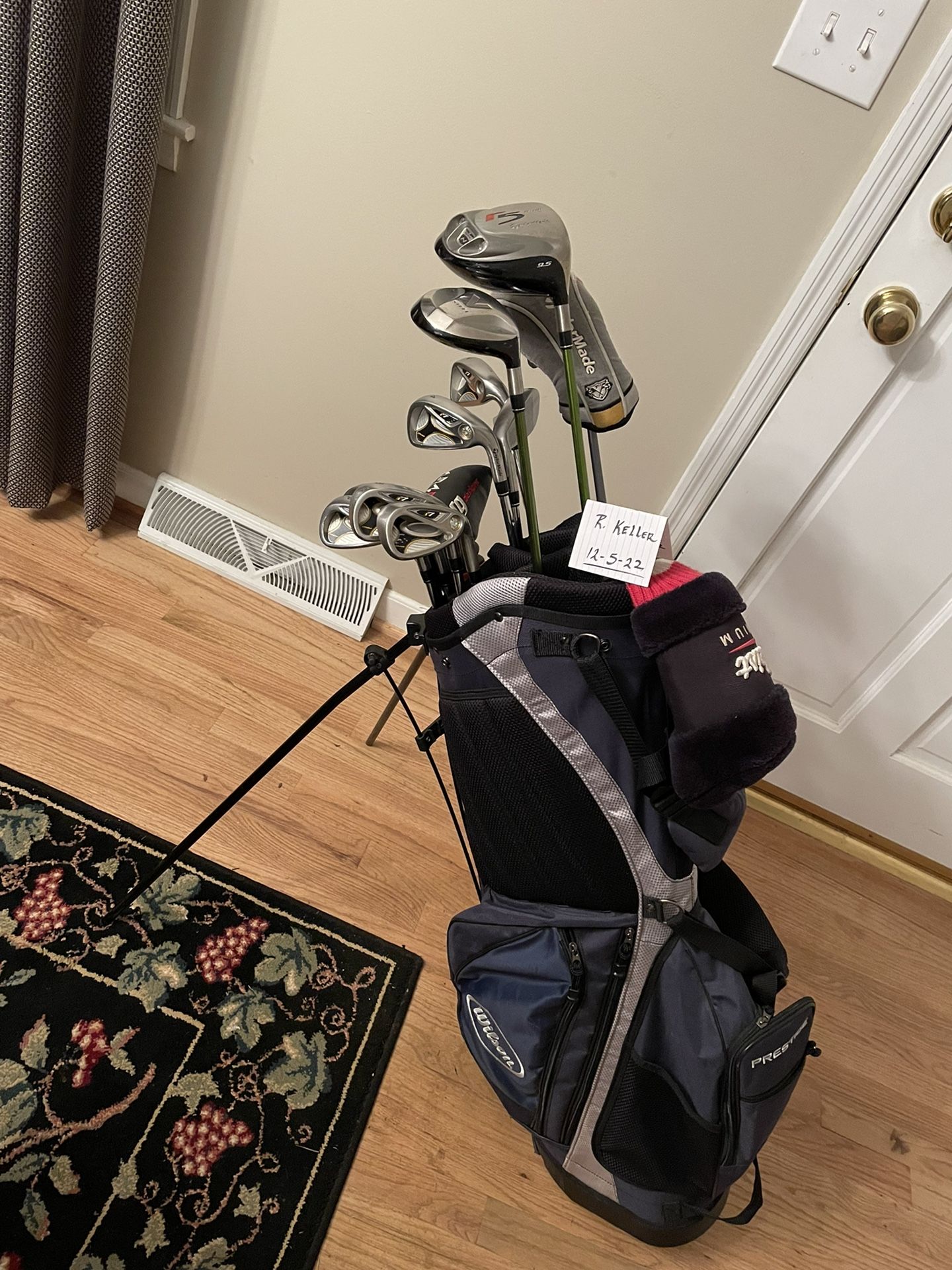 TAYLORMADE :r7Irons w/ TaylorMade Woods & Putter w/ New Wilson Foldout Stand Bag : Pls See Details 