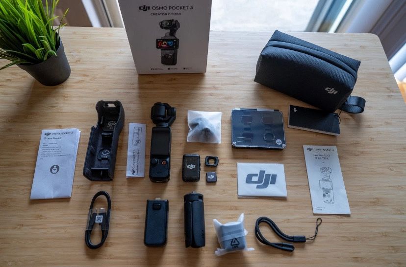 DJI…Osmo Pocket 3……. Creator…. Combo ..- MINT +128GB &32GB SD Cards + Adapters + Box