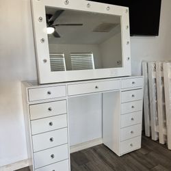Makeup Vanity Set 