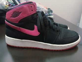 Nike Air Jordan 1 Retro High "Vivid Pink" (GS) - Size 7.5Y (Women's 9)