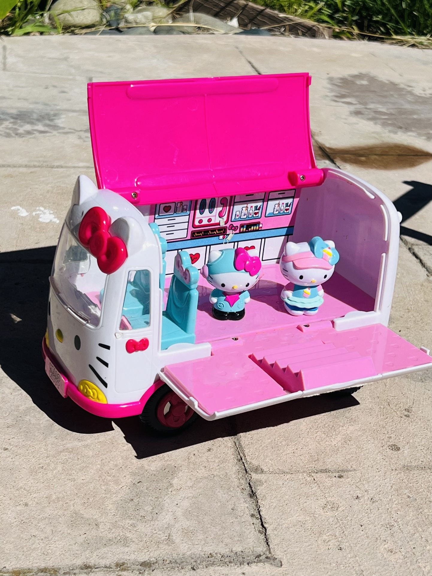 Hello Kitty Truck 
