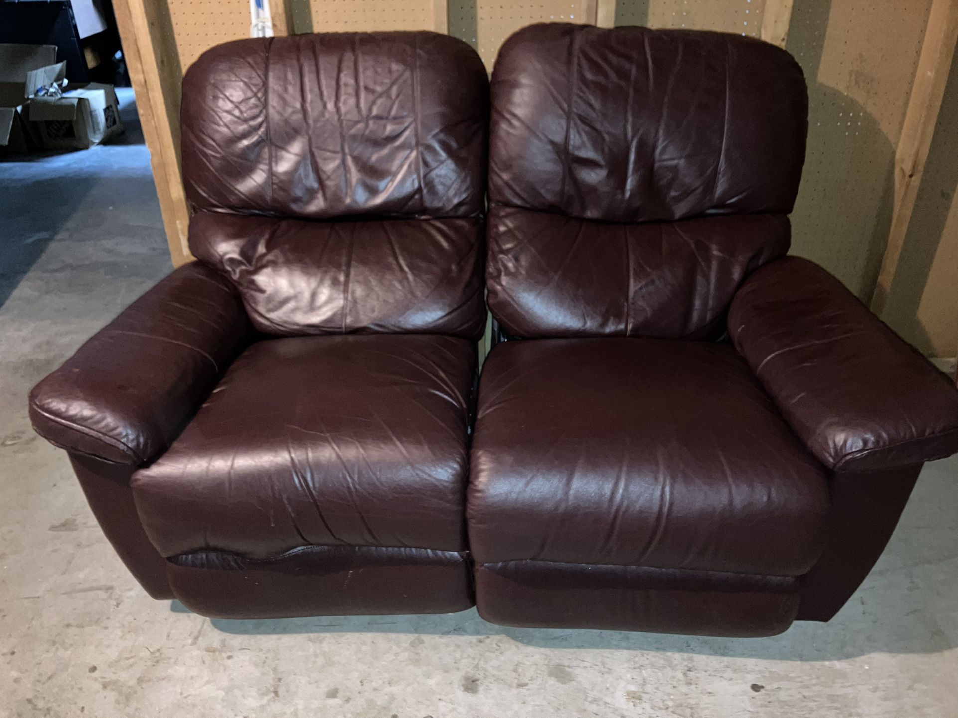 Leather Love Seat Reclining Great Condition 