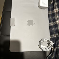 13” MacBook Air M3 Chip !accepting Trades!