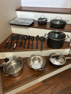 Mixed Cookware and Kitchen Utensil Set