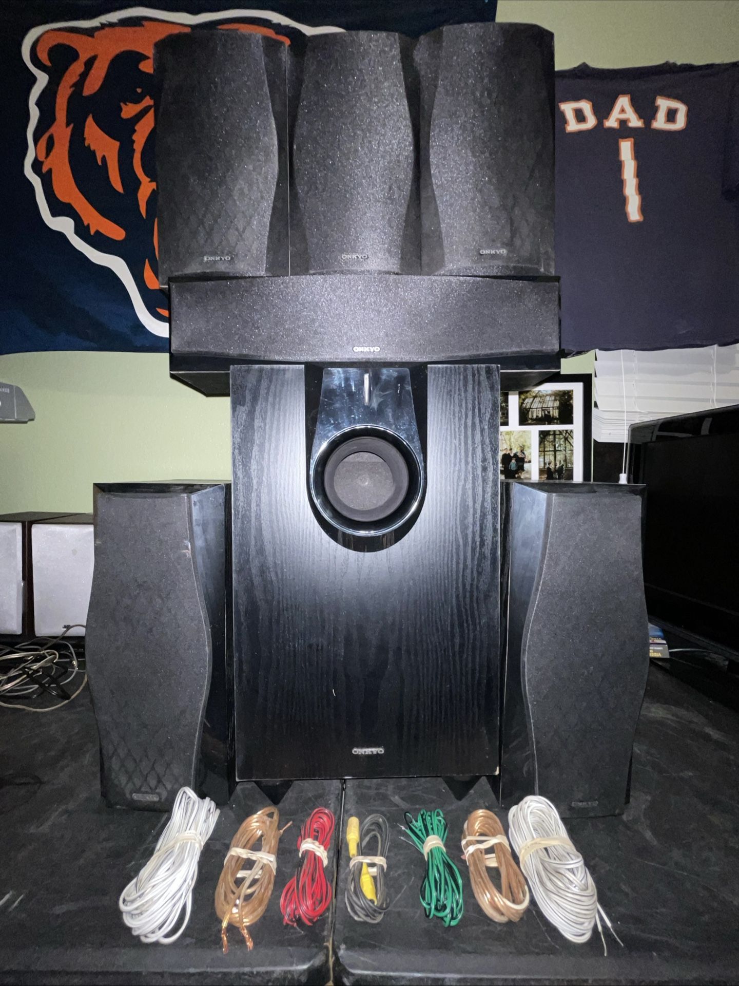 (7) Piece Onkyo Surround Bundle! SKW-560 10" Sub, (2) SKM-560S, (2) SKF-560F R/L