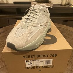 Adidas Yeezy Boost 700 Salt Size 10
