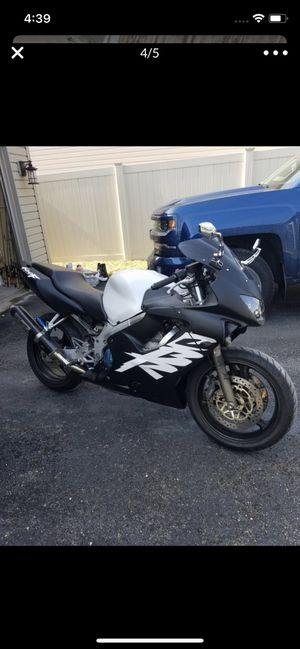 Photo 1999 Honda Cbr600 F4,good bike,haven’t used it since last summer and it won’t start does have the title asking for $1800 or best offer takes her 🏠