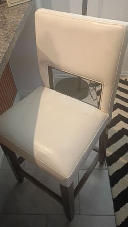 2 Cream bar stools