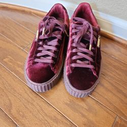 Woman's Shoes Puma SIZE 7.5