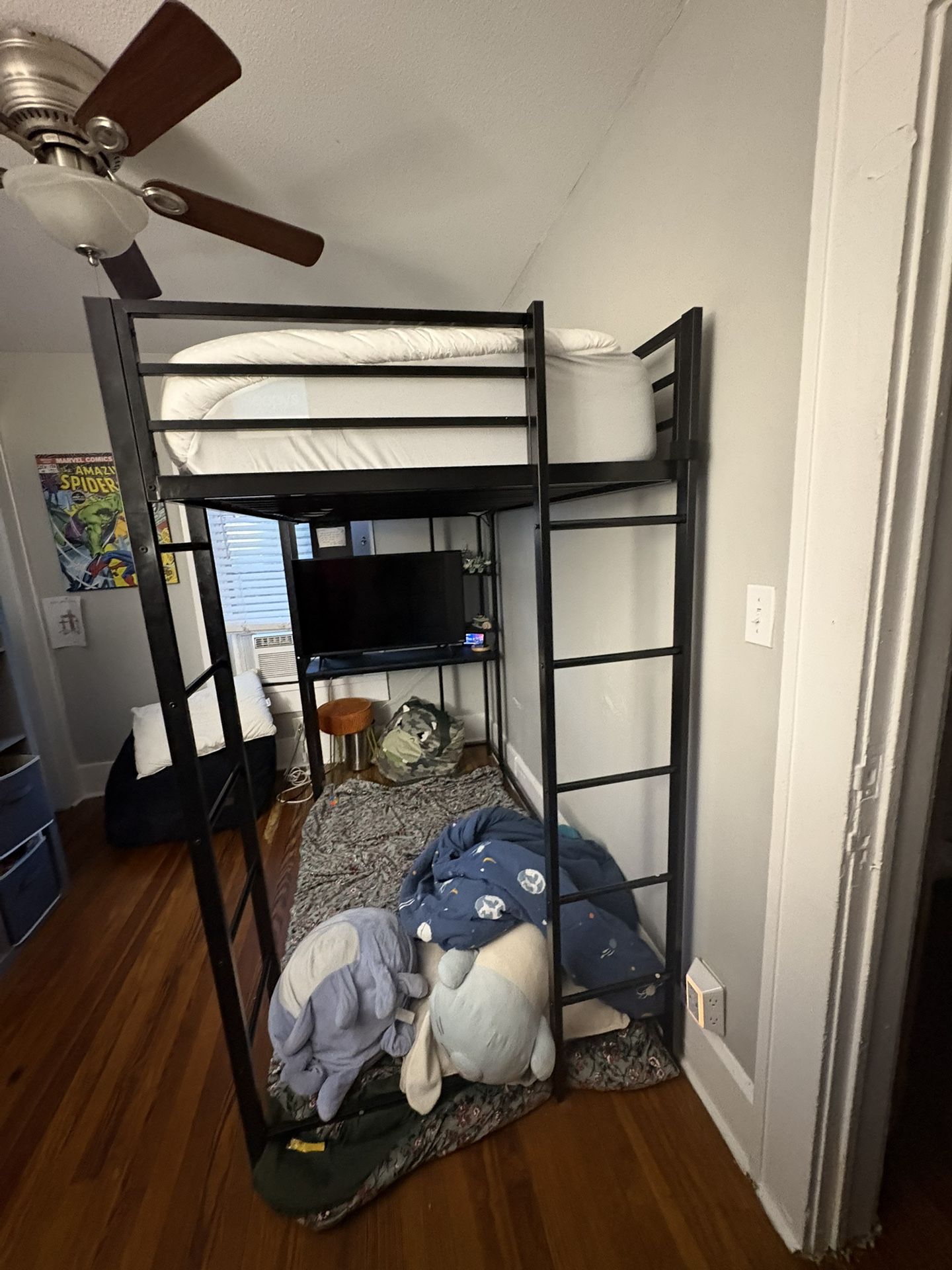 KIDS LOFT BED with twin mattress