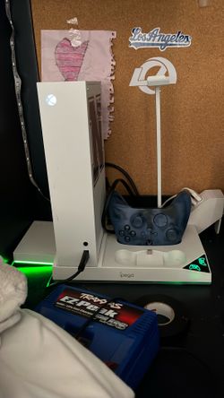 xbox one s with stand with two controllers with rechargeable Batteries For Stand, 5 tb stick, monitor, kbm, kbm pad, bose speakers, gtracing chair