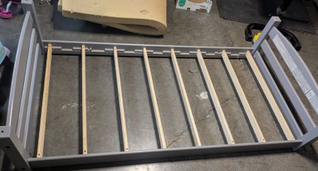 Twin size bed