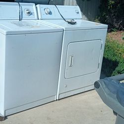 Dryer is a whirlpool / Washing machines at Kenmore