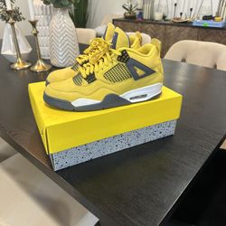 Jordan 4 lightning