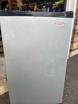 Mini fridge