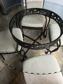 Kitchen/dining table
