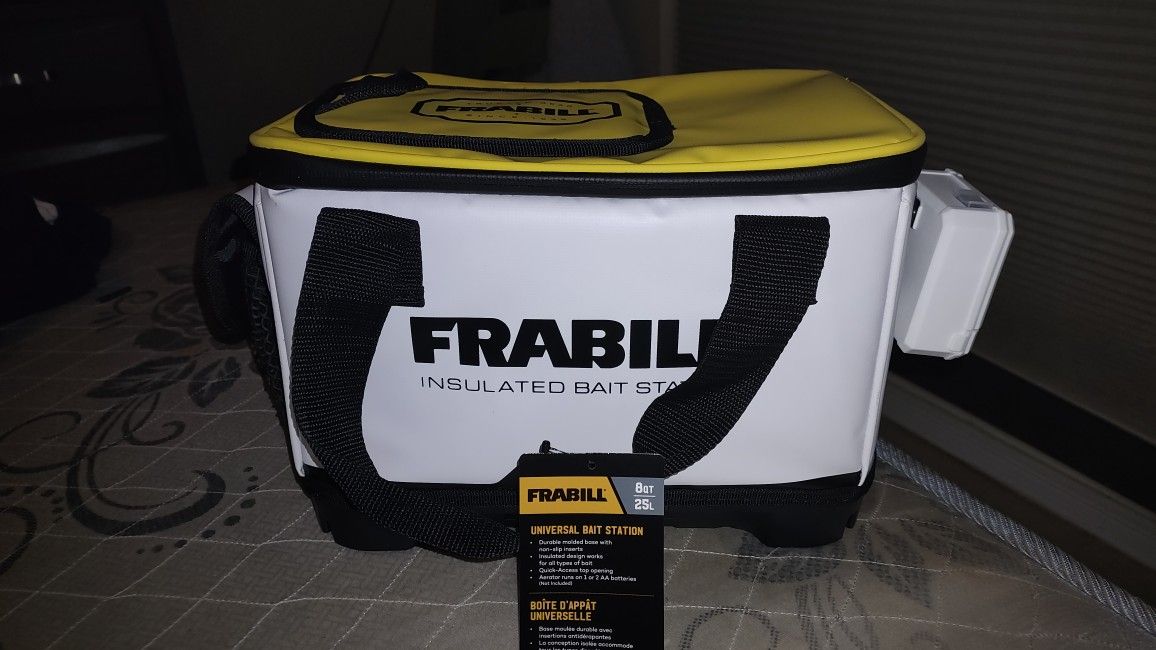 Frabill Universal Bait Station with Aerator