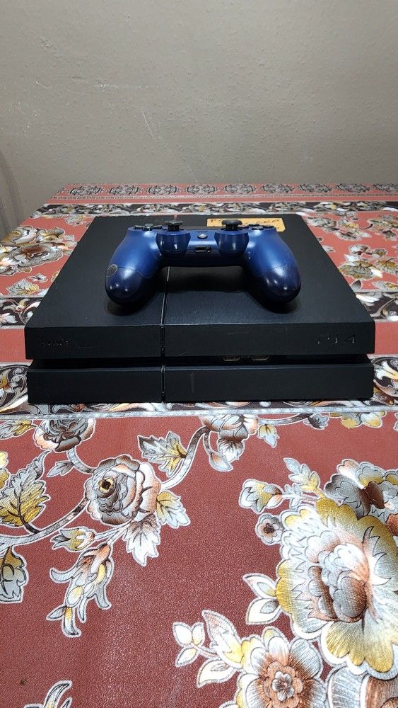 Sony PlayStation 4 500 GB Works Perfect With Controller