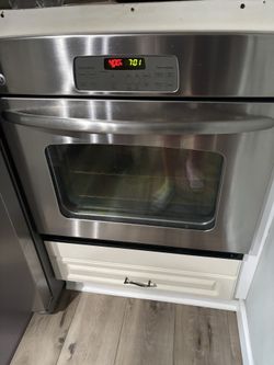 Wall oven