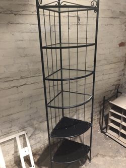 Metal corner shelf