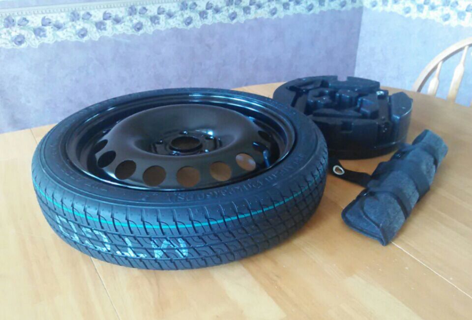 New! Spare Tire Donut And Jack Kit From A 2016 Chevy Cruze