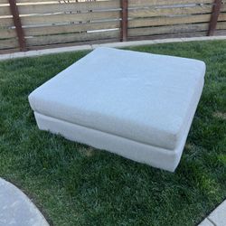 Upholstered Ottoman/Coffee Table 