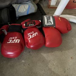 2 Pairs Of Boxing / Heavy Bag Gloves