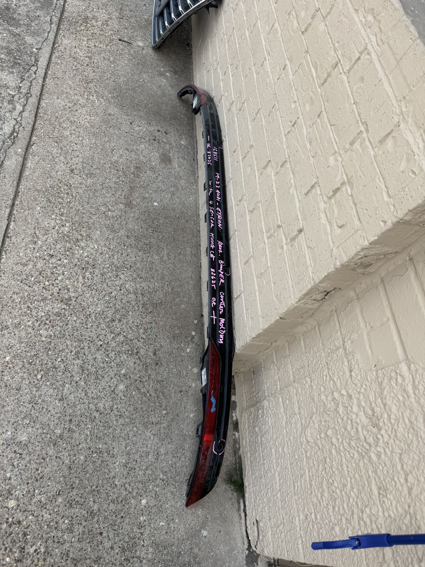 2023 Audi E-tron Gt Rear Bumper Center Molding