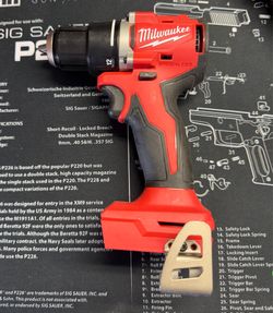 Milwaukee M18 18V Lithium-Ion Brushless Cordless 1/2 in Compact Drill/Driver (TOOL ONLY)