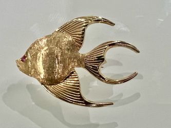 Ruby Eyed 14KT Y/G Beautifully Detailed Fish Brooch