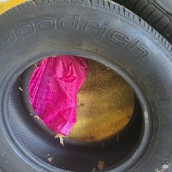 1 brand new BFGoodrich tire,
Size: 215/60R16