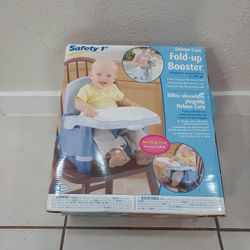 Safety 1st Deluxe Care Fold -up Booster it's new