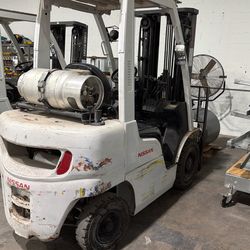 Forklift Nissan MP1F2A25LV    5000lbs  3 Stages