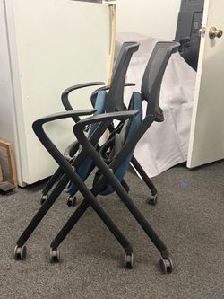 Nesting guest chair