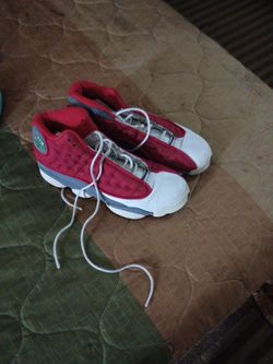 Red and White JORDANS 🥰❤️ 6.5