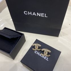Demure double C gold earrings