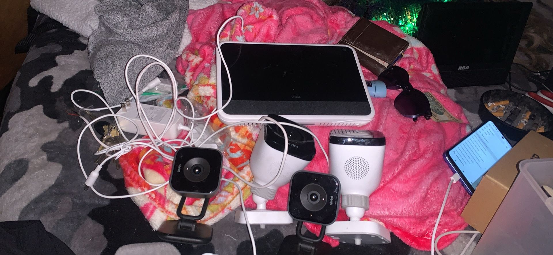 Vivint Security Camera Bundle – 2 Indoor CM07 + 2 Outdoor CM05 + Smart Hub + Cables