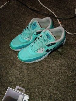 Nike Air Max Size 9 They Have Been In Better Condition I Tried To Restore But May A Shoe Person Can Do Better 