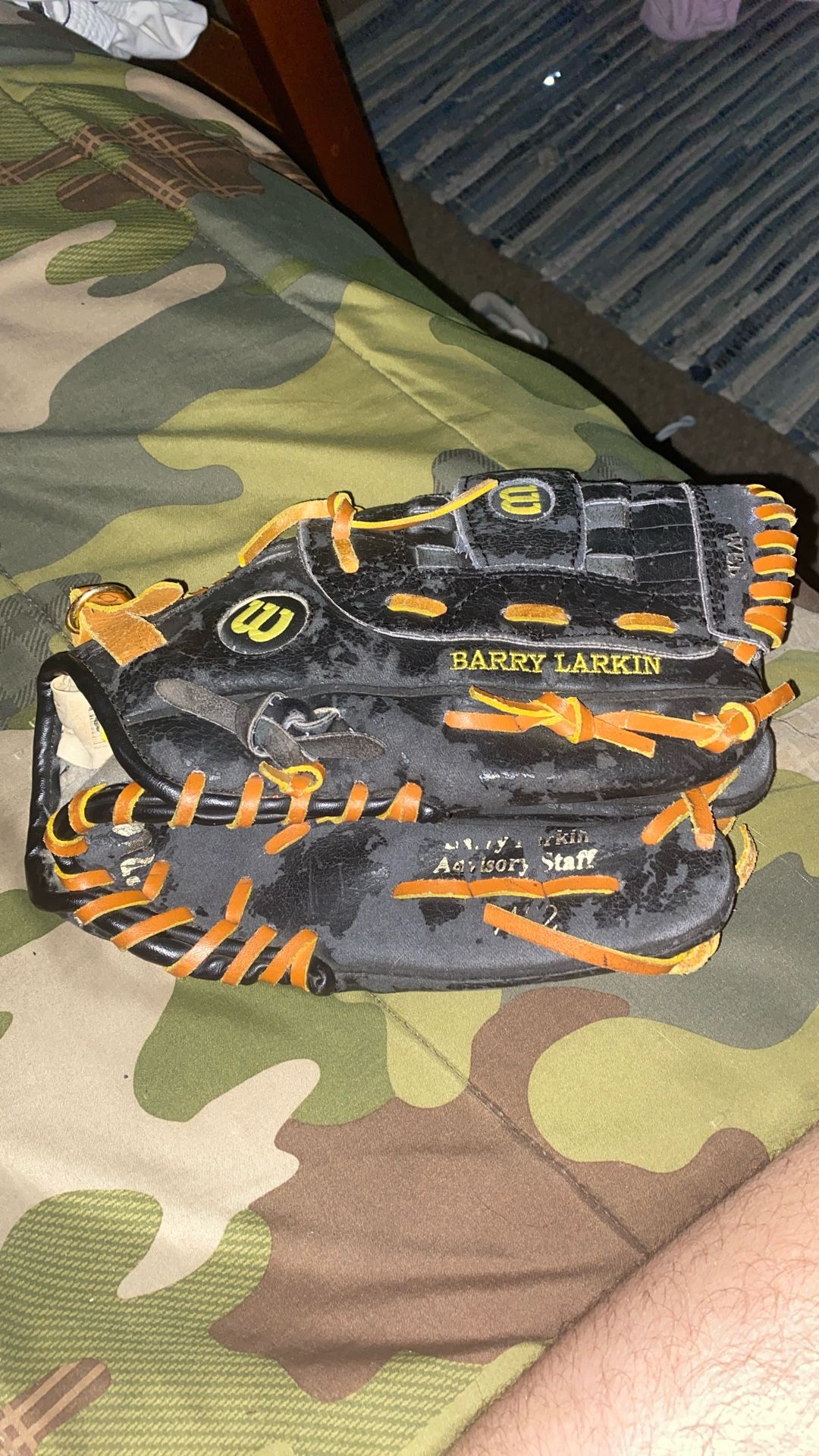 Softball/ Baseball Glove