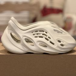 Yeezy Foam Runner Sand 