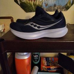 Saucony Men's Shoes Size 9 NEW