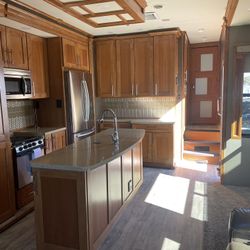 2017 Vanleigh Vilano Fifth Wheel 