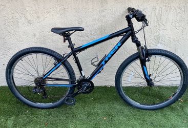 Trek 820 Mountain Bike - 16 inch frame -26 inch tires -Local Delivery for a Fee -See My Other🚴‍♂️🚴