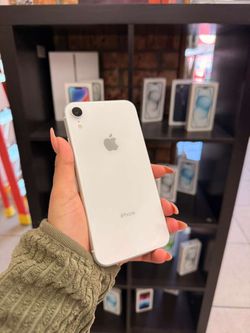 iPhone XR 64GB UNLOCKED🤍